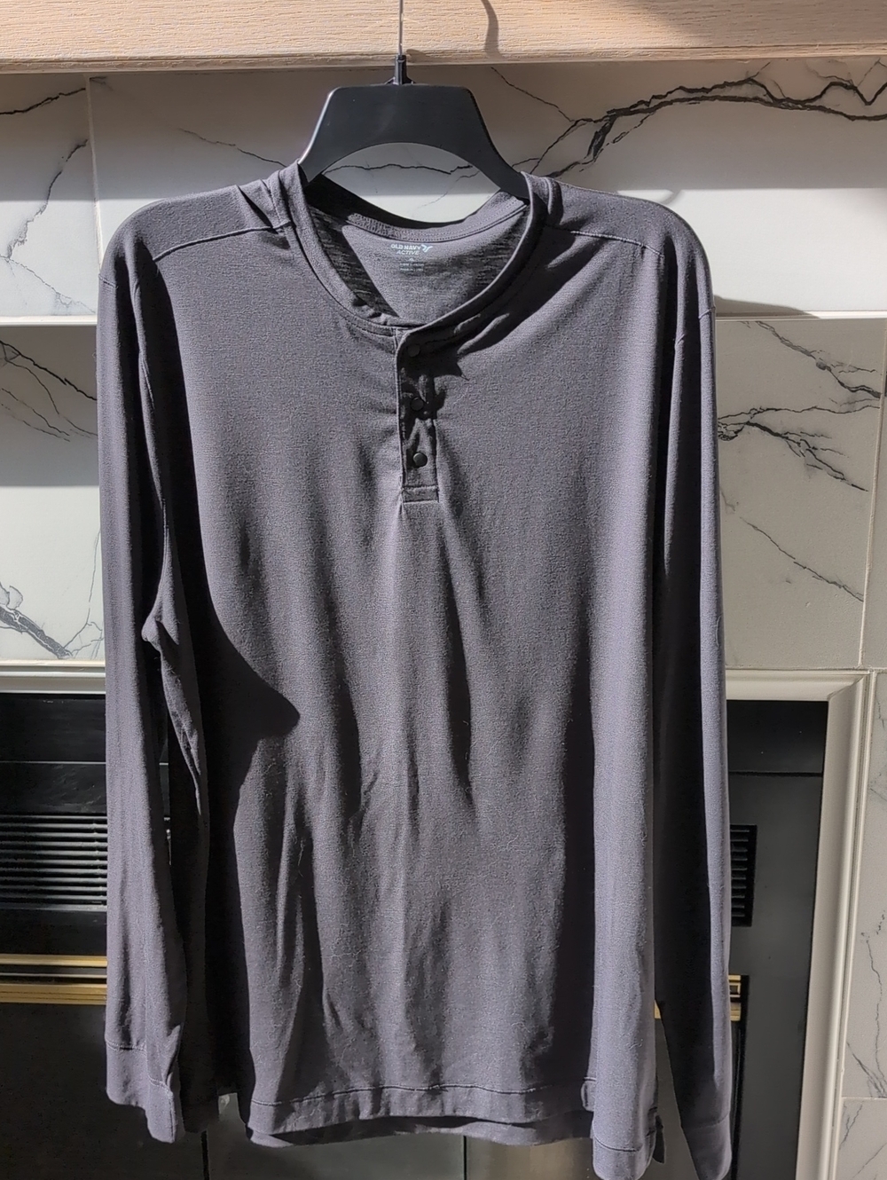Old Navy Dark Gray Men’s Active Wear Long-Sleeve Henley Shirt